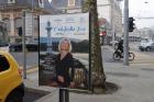 l'affiche dans la rue Genève